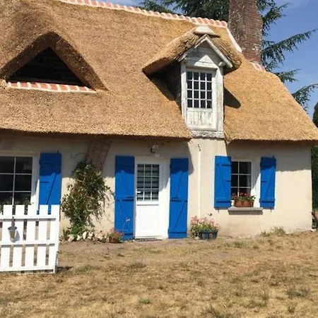 Chaumiere Avec Sa Toiture Recouverte De Chaume !!! Donnemain-Saint-Mames Exterior photo