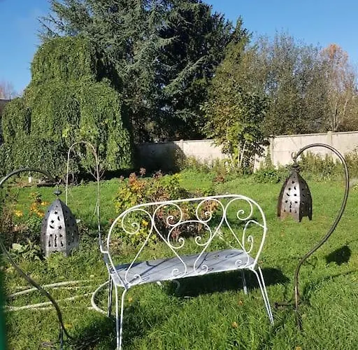 Chaumiere Avec Sa Toiture Recouverte De Chaume !!!