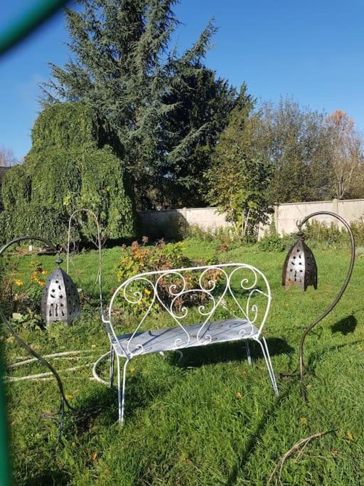 Chaumiere Avec Sa Toiture Recouverte De Chaume !!! Holiday home